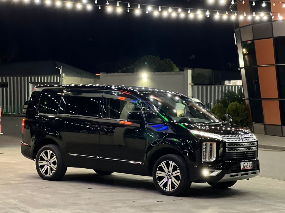 Mitsubishi Delica - фото 2