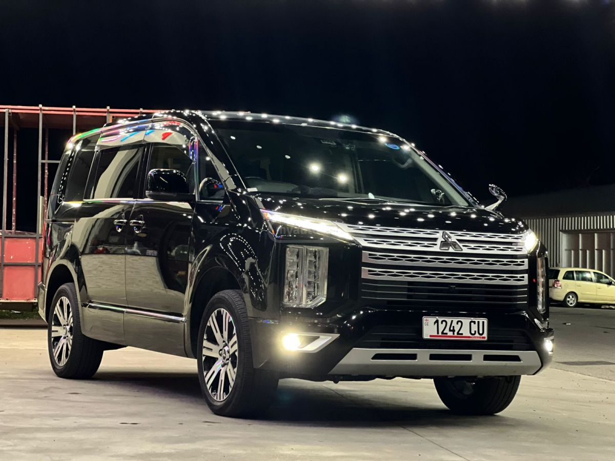 Mitsubishi Delica - фото 3