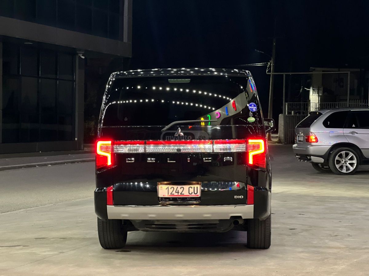 Mitsubishi Delica - фото 4