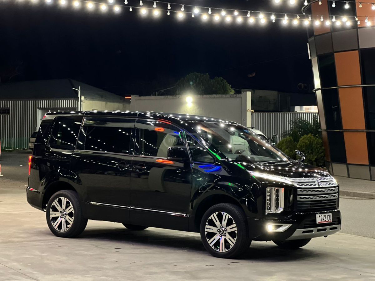 Mitsubishi Delica - фото 5