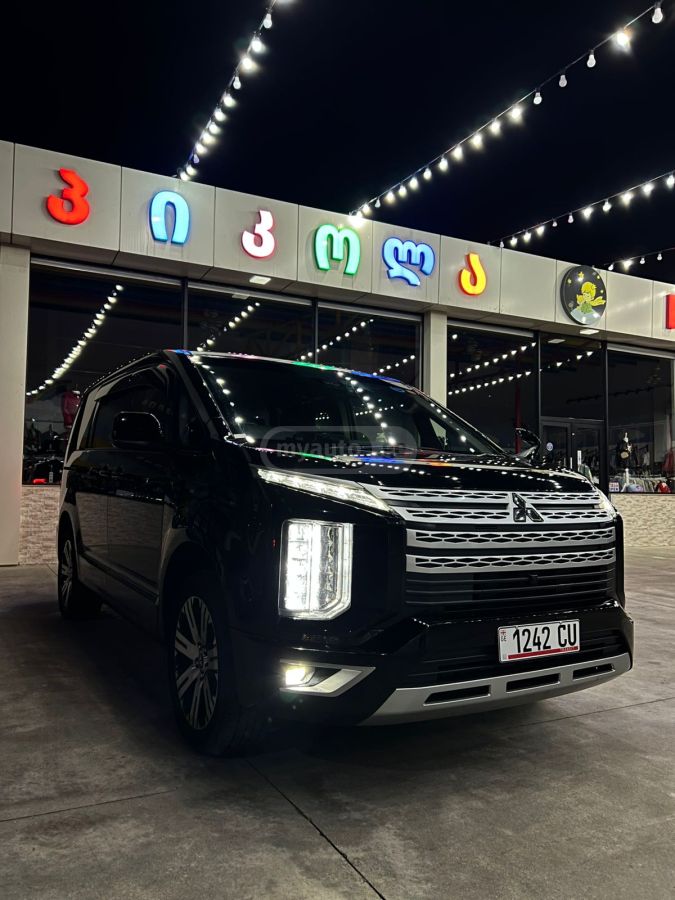 Mitsubishi Delica - фото 8