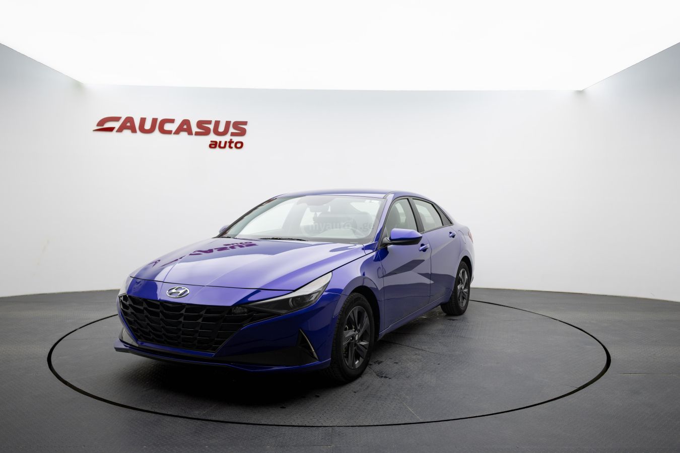 Hyundai Elantra - фото 1