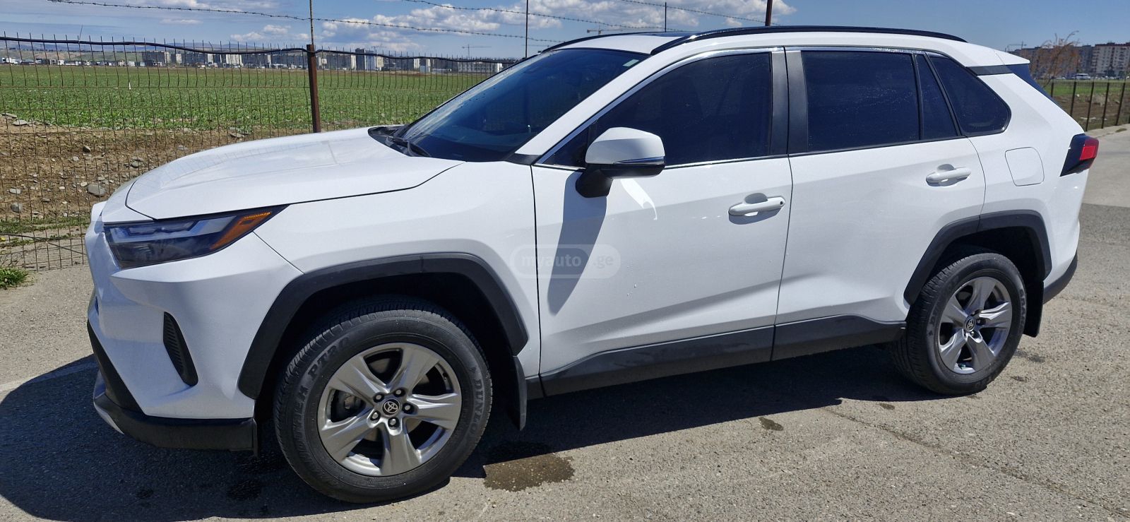 Toyota RAV 4 - фото 1