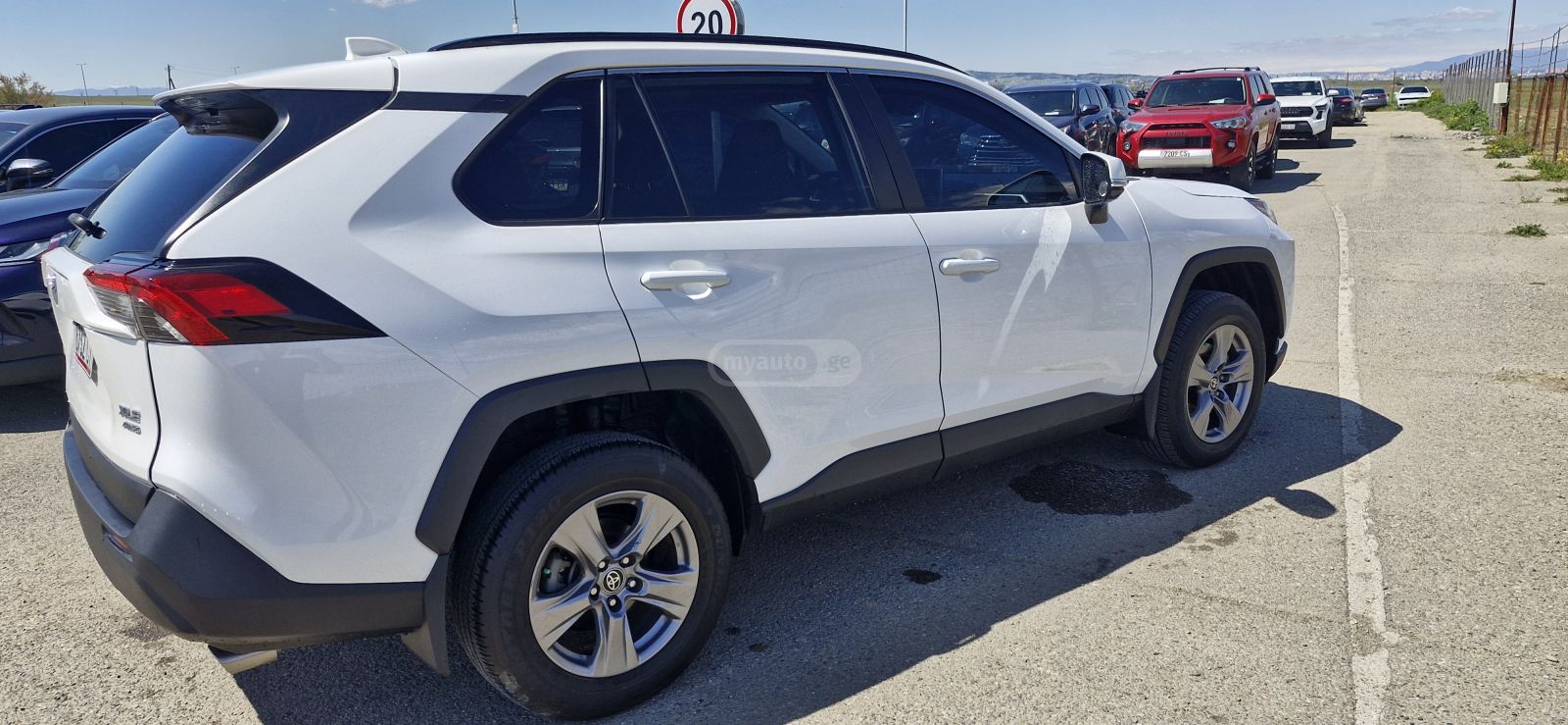 Toyota RAV 4 - фото 3