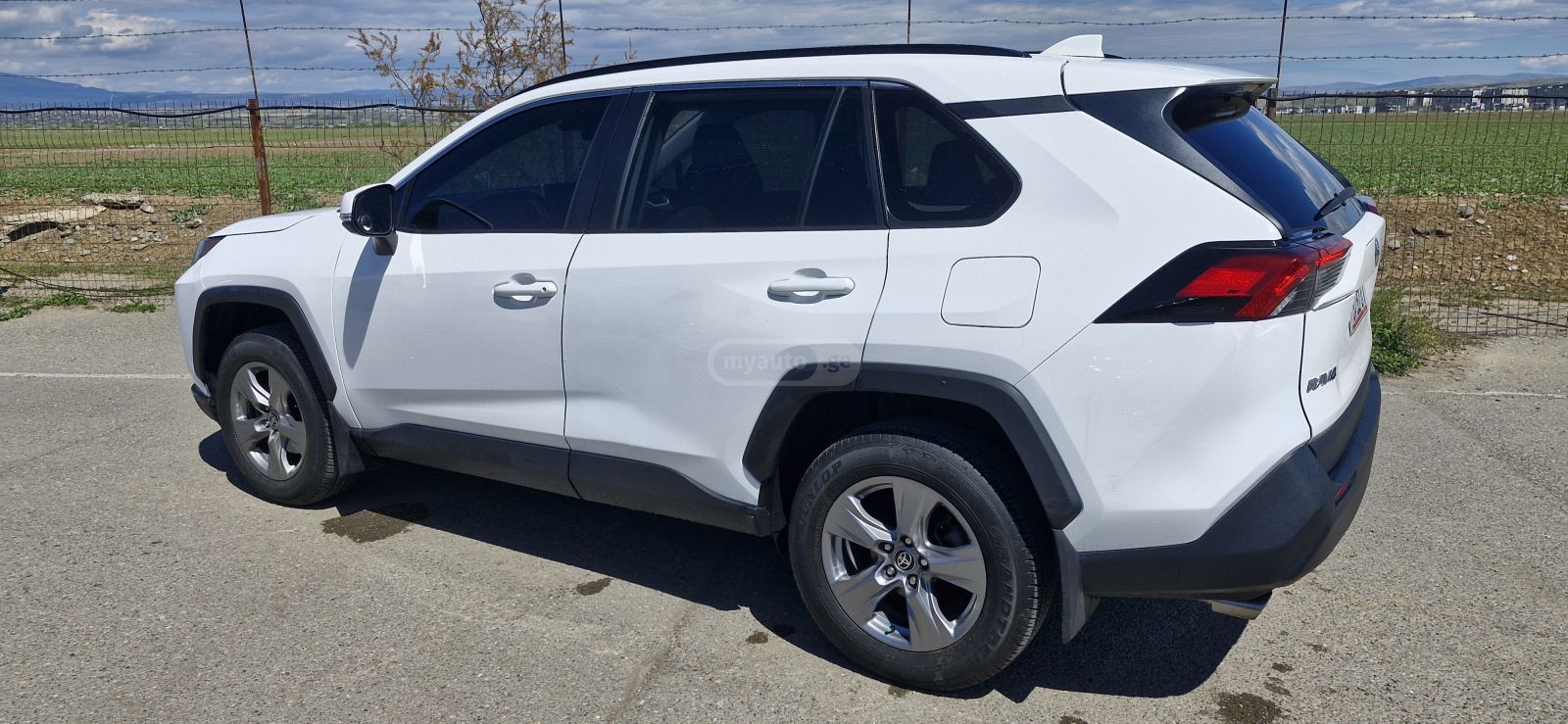 Toyota RAV 4 - фото 4