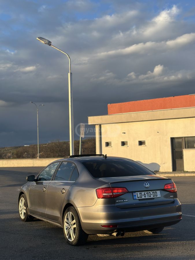 Volkswagen Jetta - фото 4