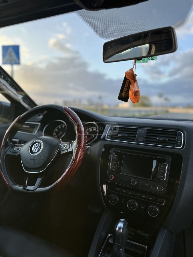 Volkswagen Jetta - фото 6