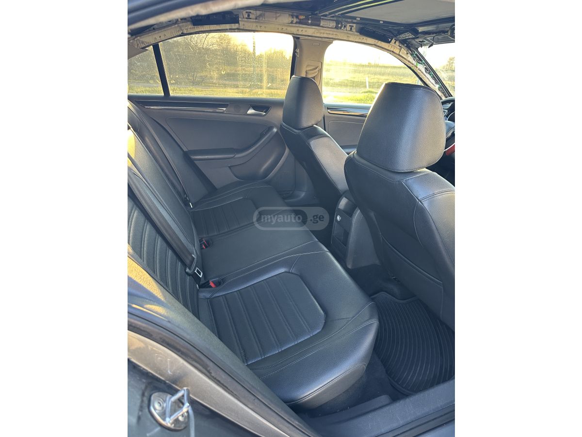 Volkswagen Jetta - фото 8