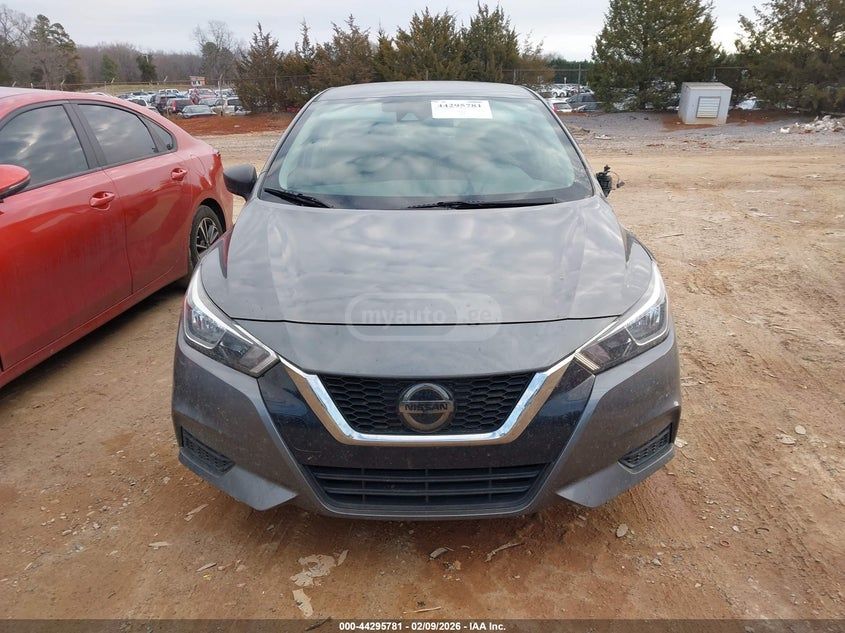 Nissan Versa - фото 12