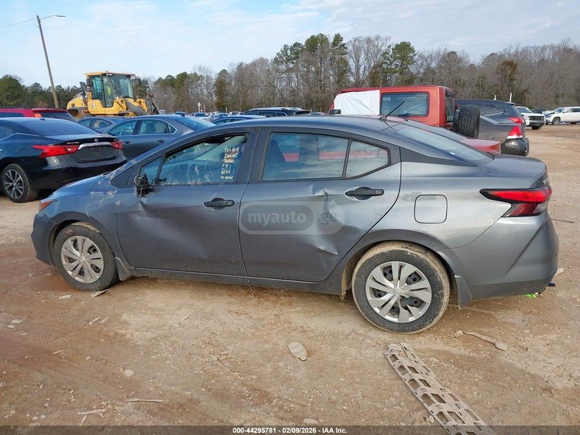 Nissan Versa - фото 14