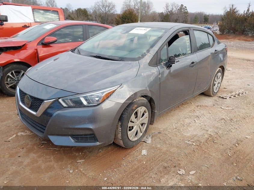 Nissan Versa - фото 2