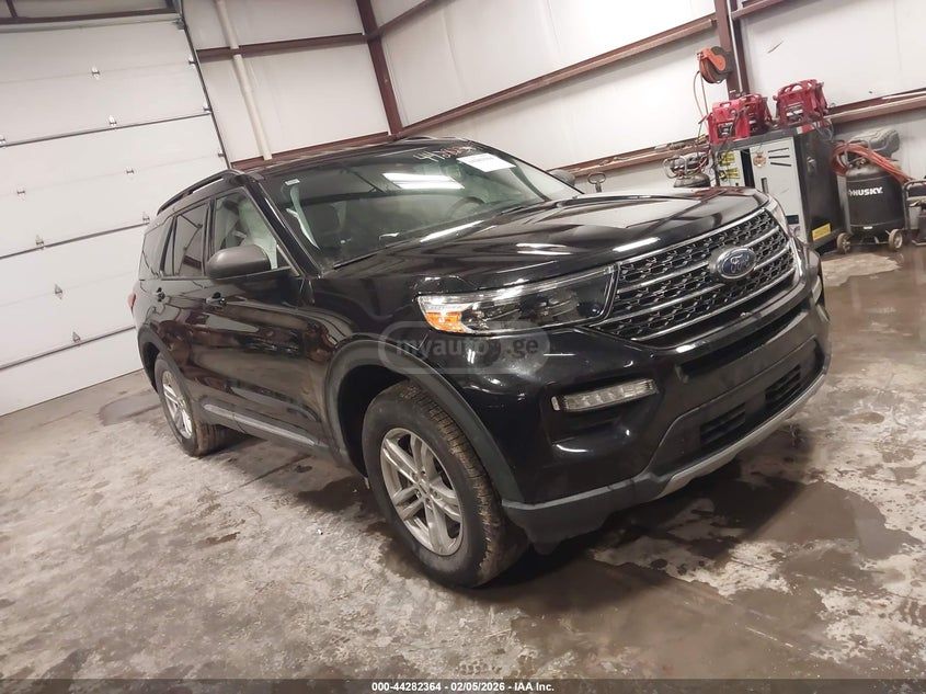 Ford Explorer - фото 1