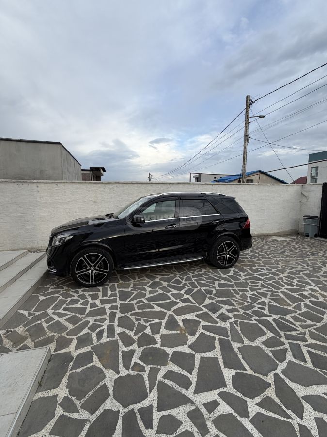 Mercedes-Benz GLE 400 - фото 4