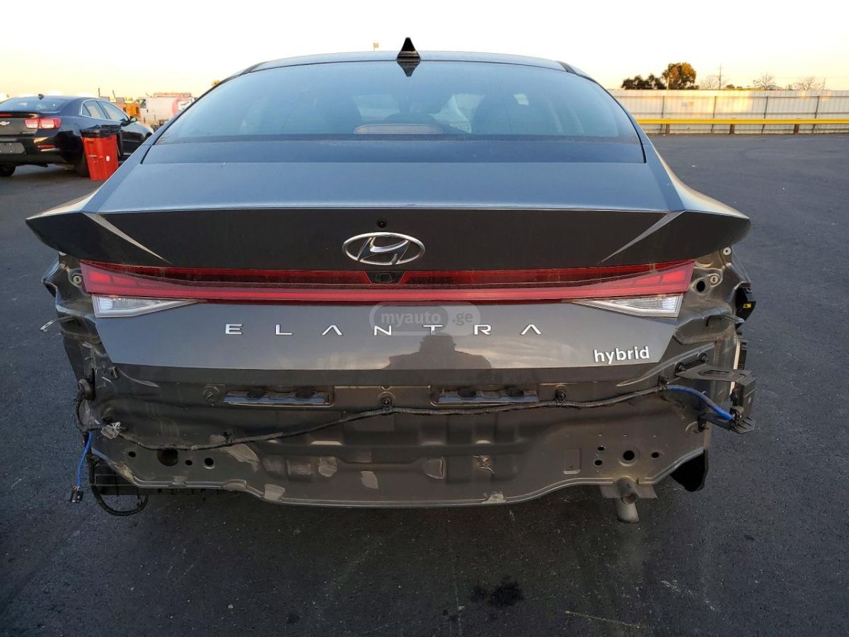 Hyundai Elantra - фото 6