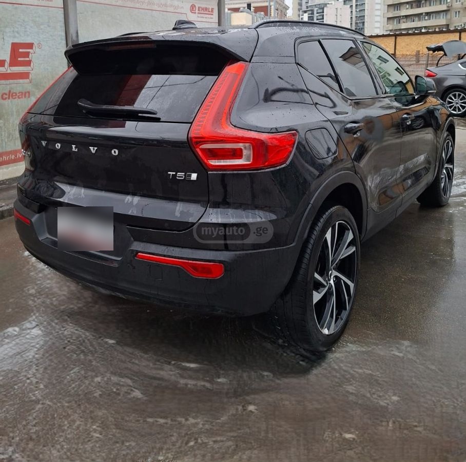 Volvo XC 40 - фото 13