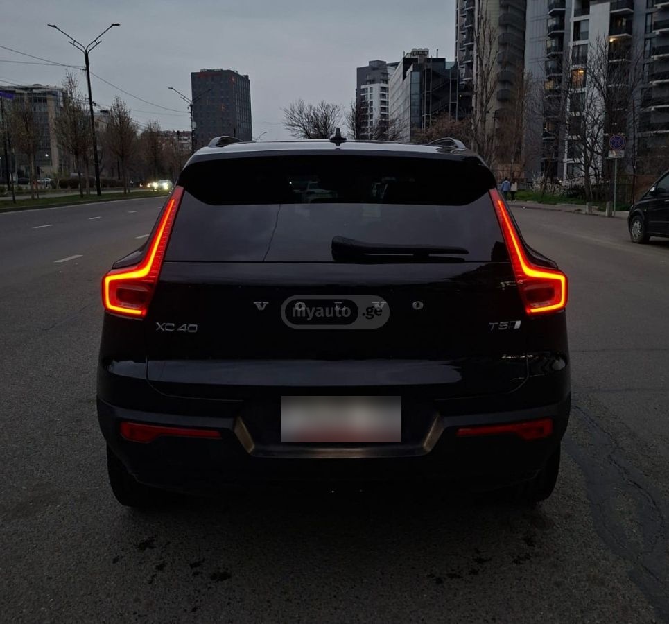 Volvo XC 40 - фото 14