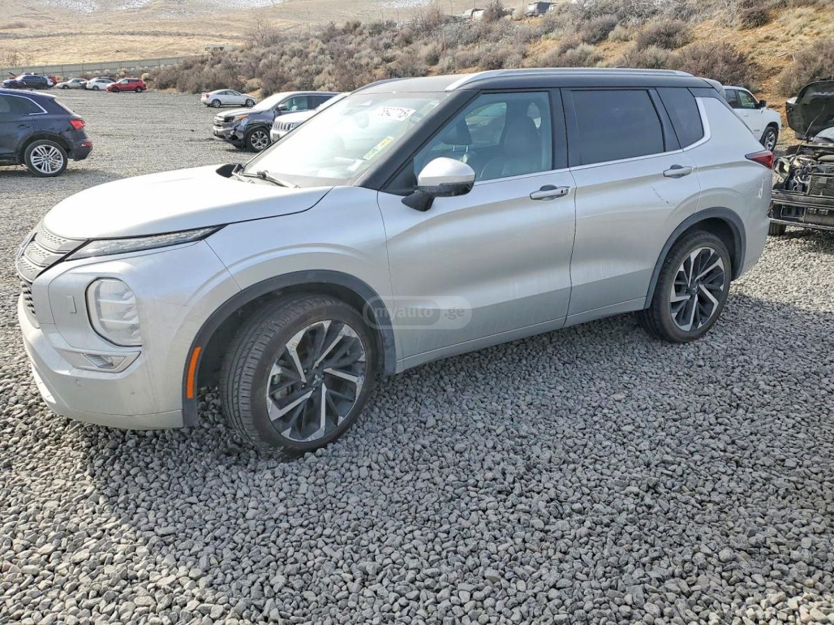 Mitsubishi Outlander - фото 1