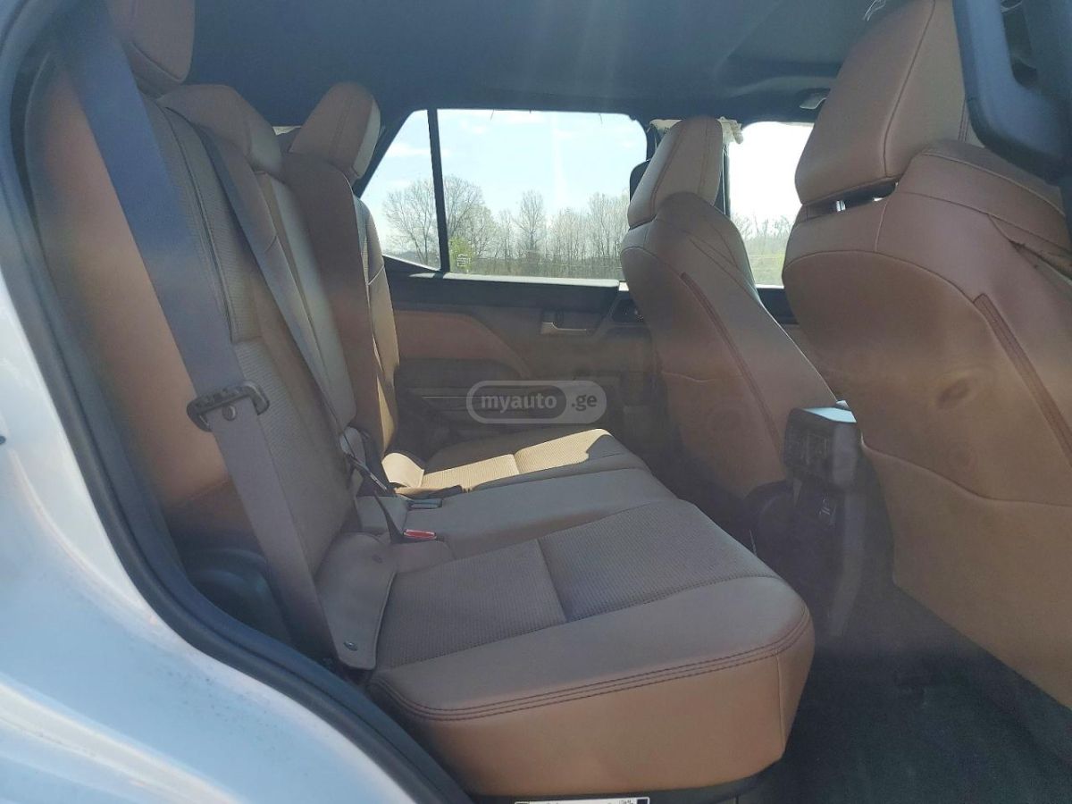 Toyota 4 Runner - фото 11