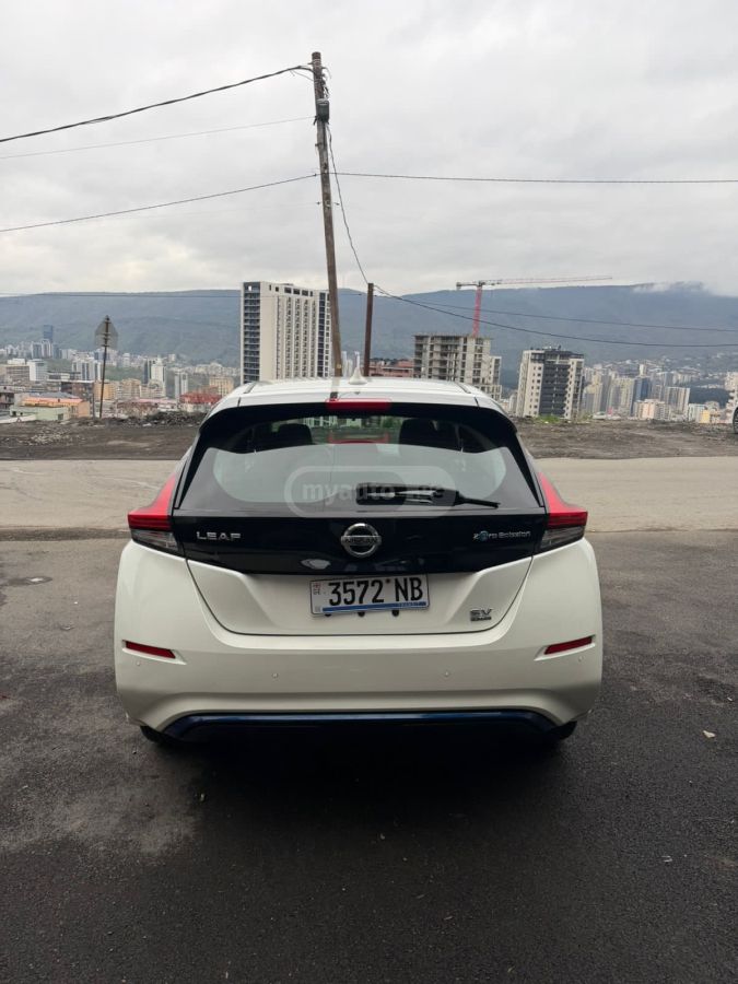 Nissan Leaf - фото 11