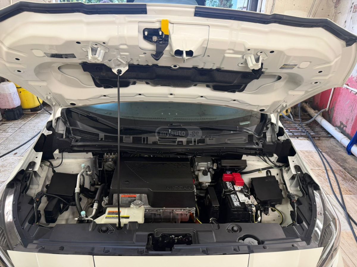 Nissan Leaf - фото 12