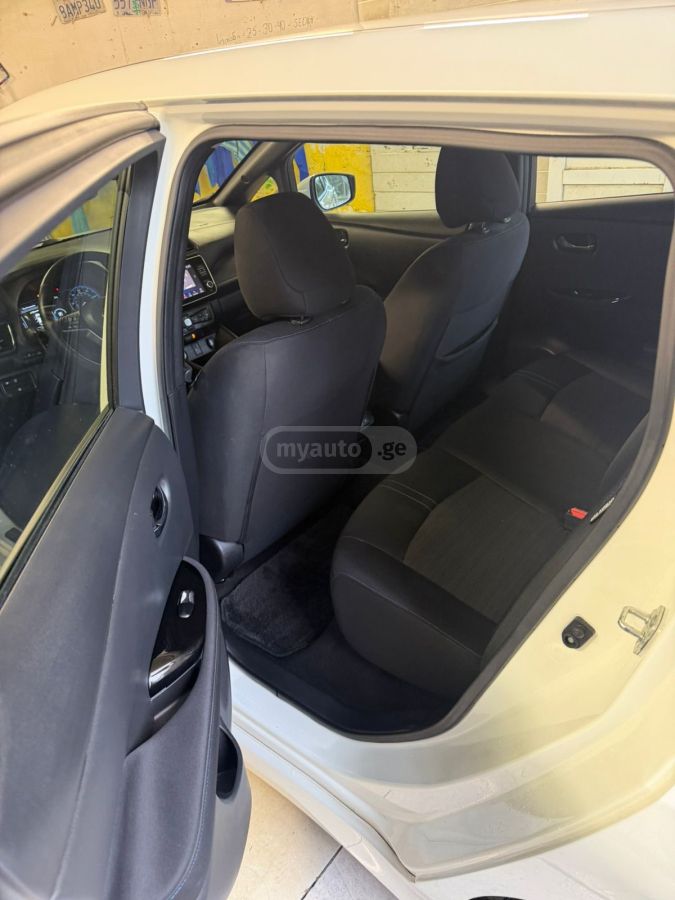 Nissan Leaf - фото 8