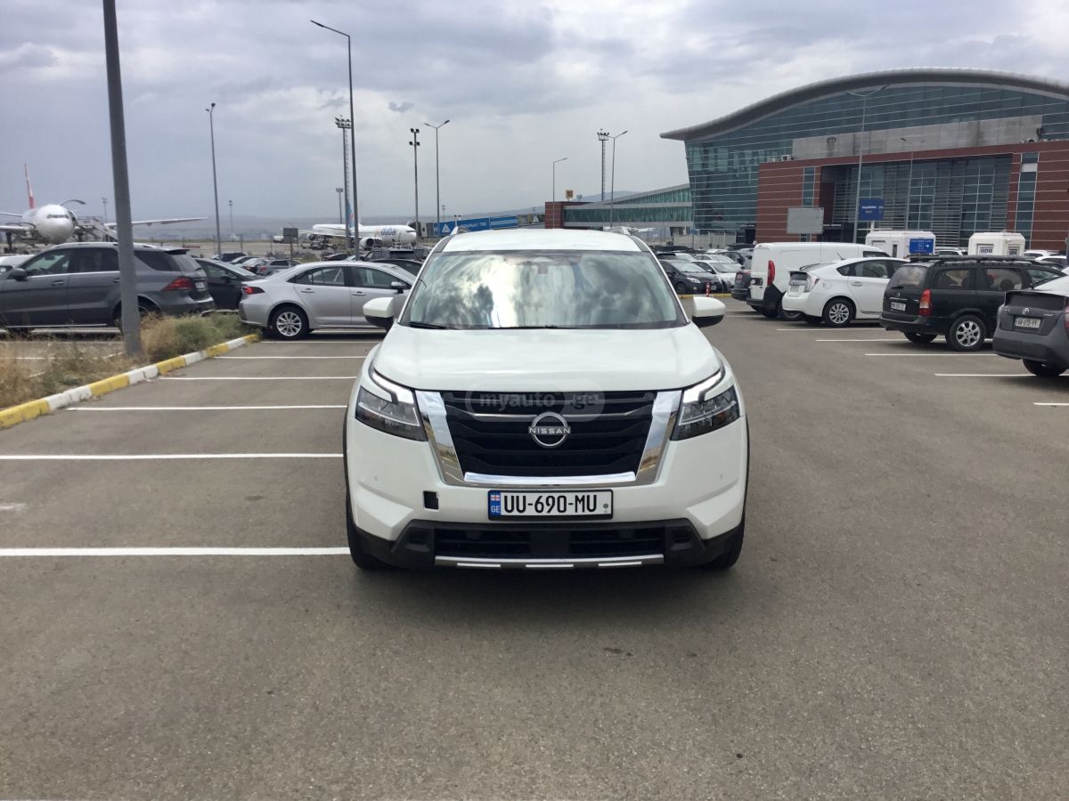 Nissan Platinum 4dr 4x4 Automatic — миниатюра 2