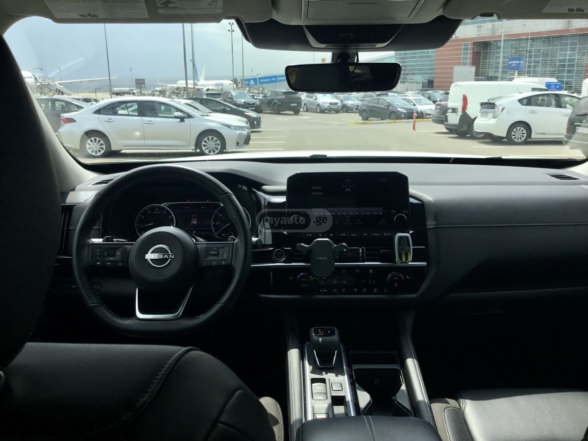 Nissan Platinum 4dr 4x4 Automatic — миниатюра 7