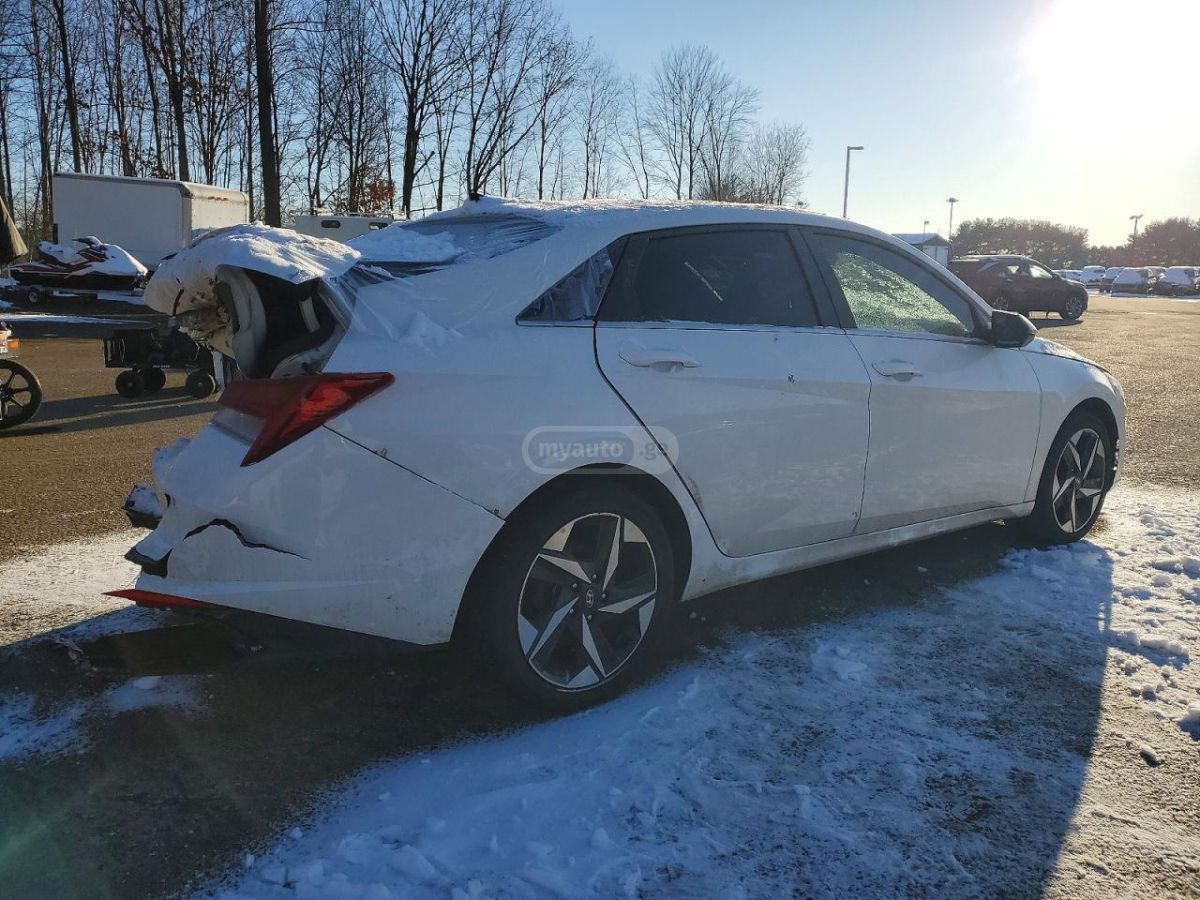 Hyundai Elantra - фото 3