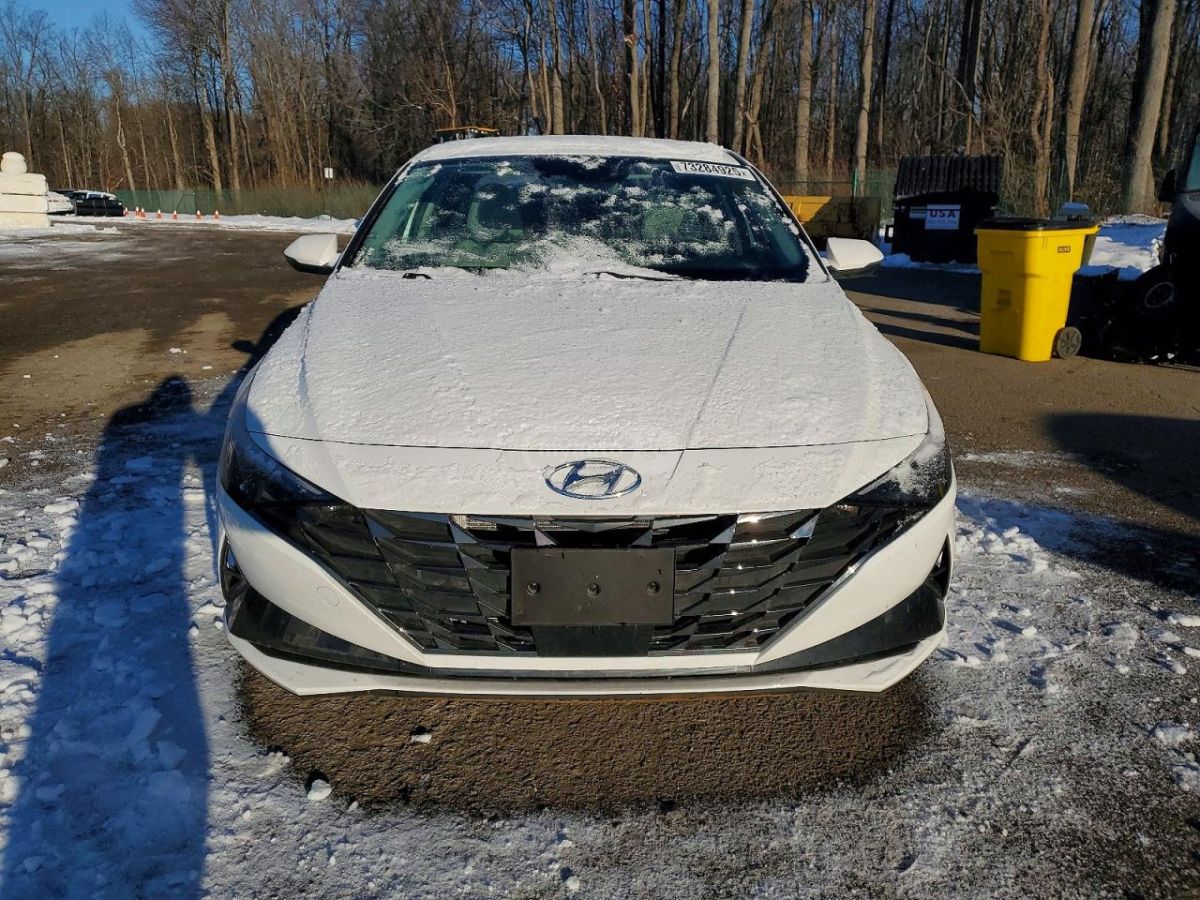 Hyundai Elantra - фото 5