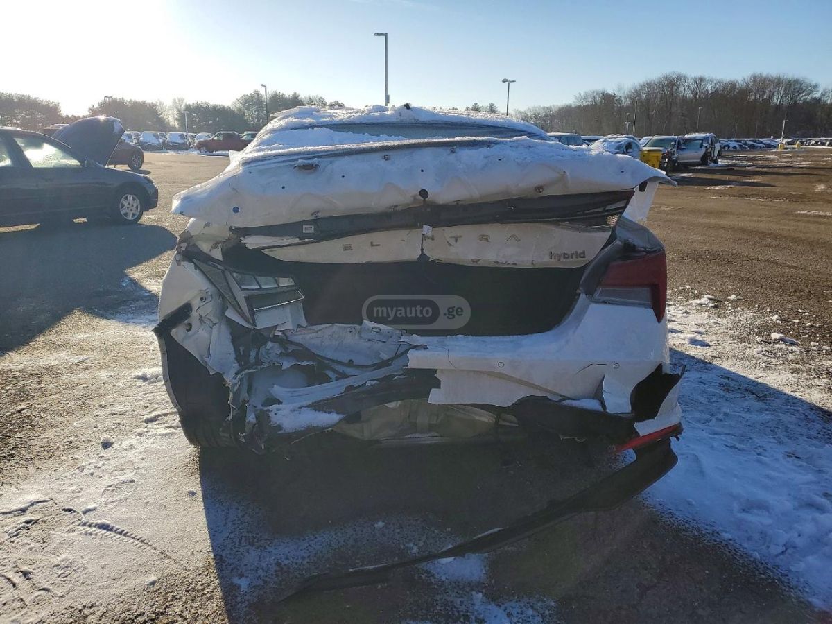 Hyundai Elantra - фото 6