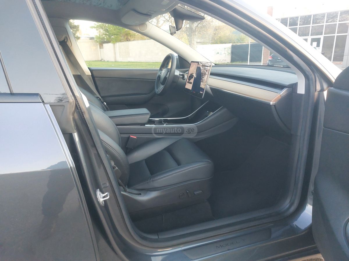 Tesla Model Y - фото 9