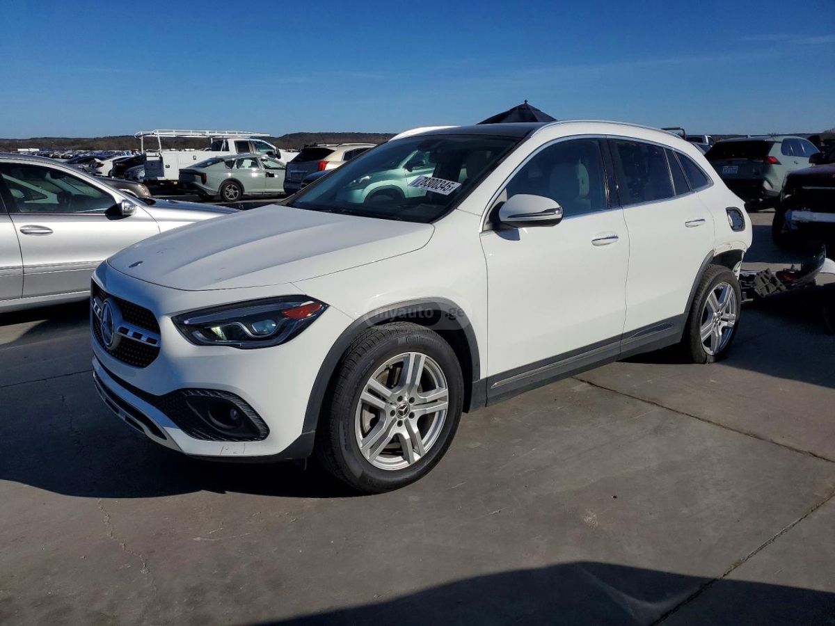 Mercedes-Benz GLA 250 - фото 1