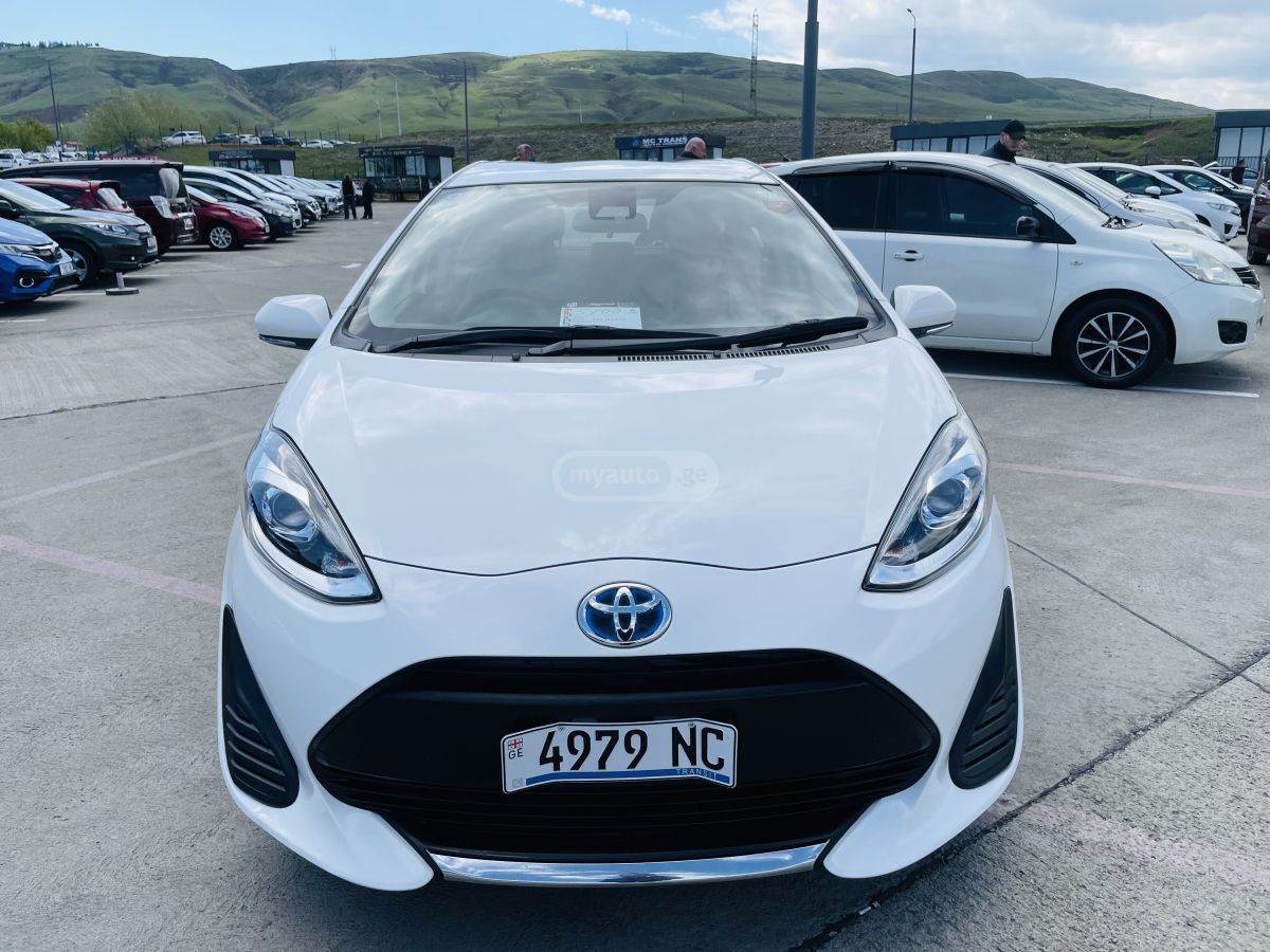 Toyota Aqua - фото 1