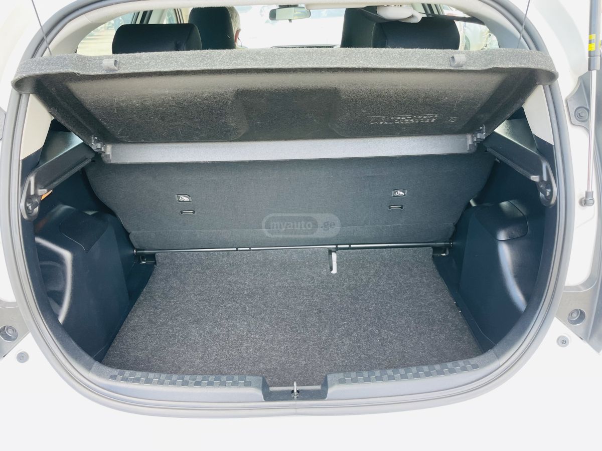 Toyota Aqua - фото 13