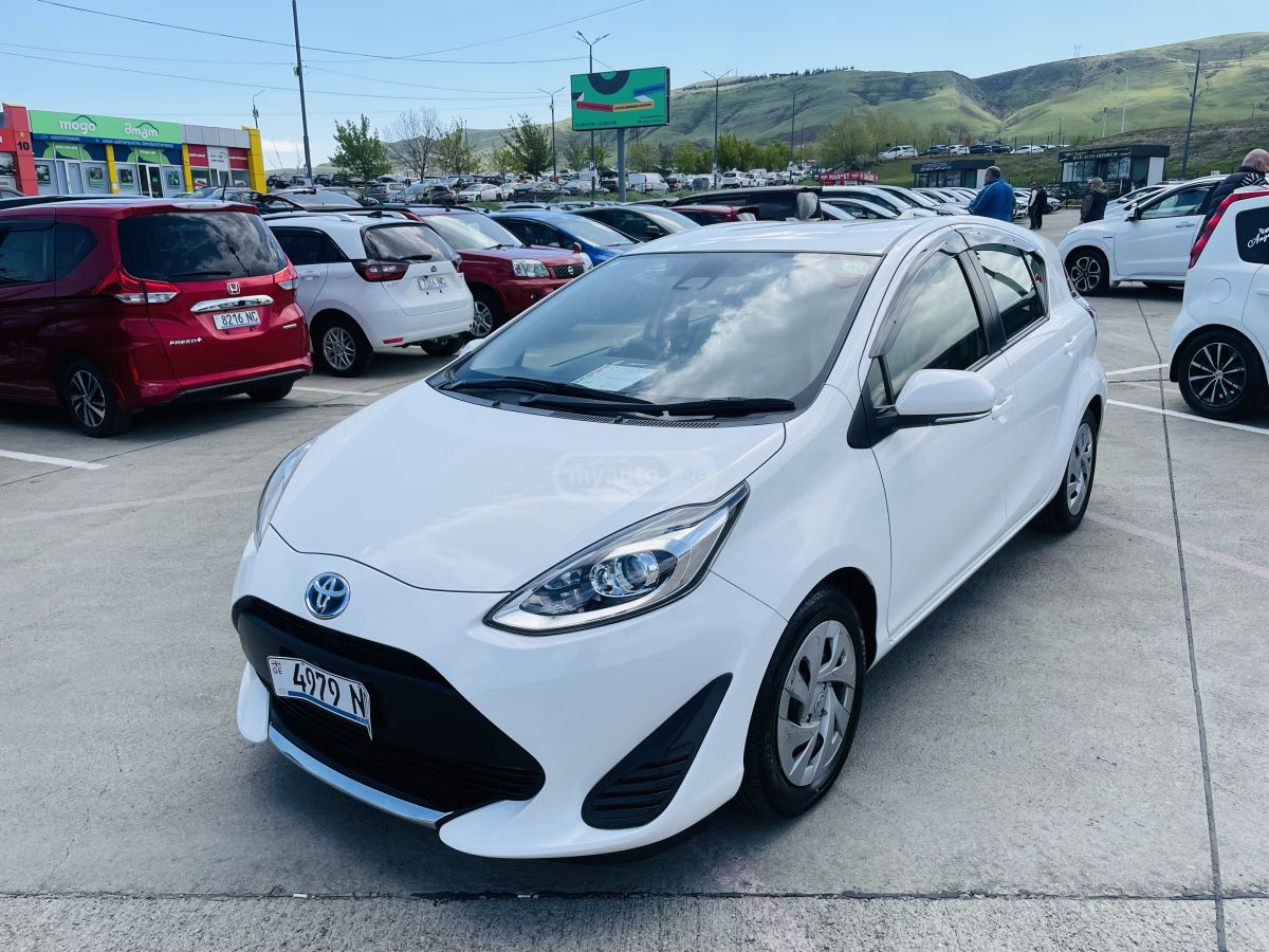 Toyota Aqua - фото 2