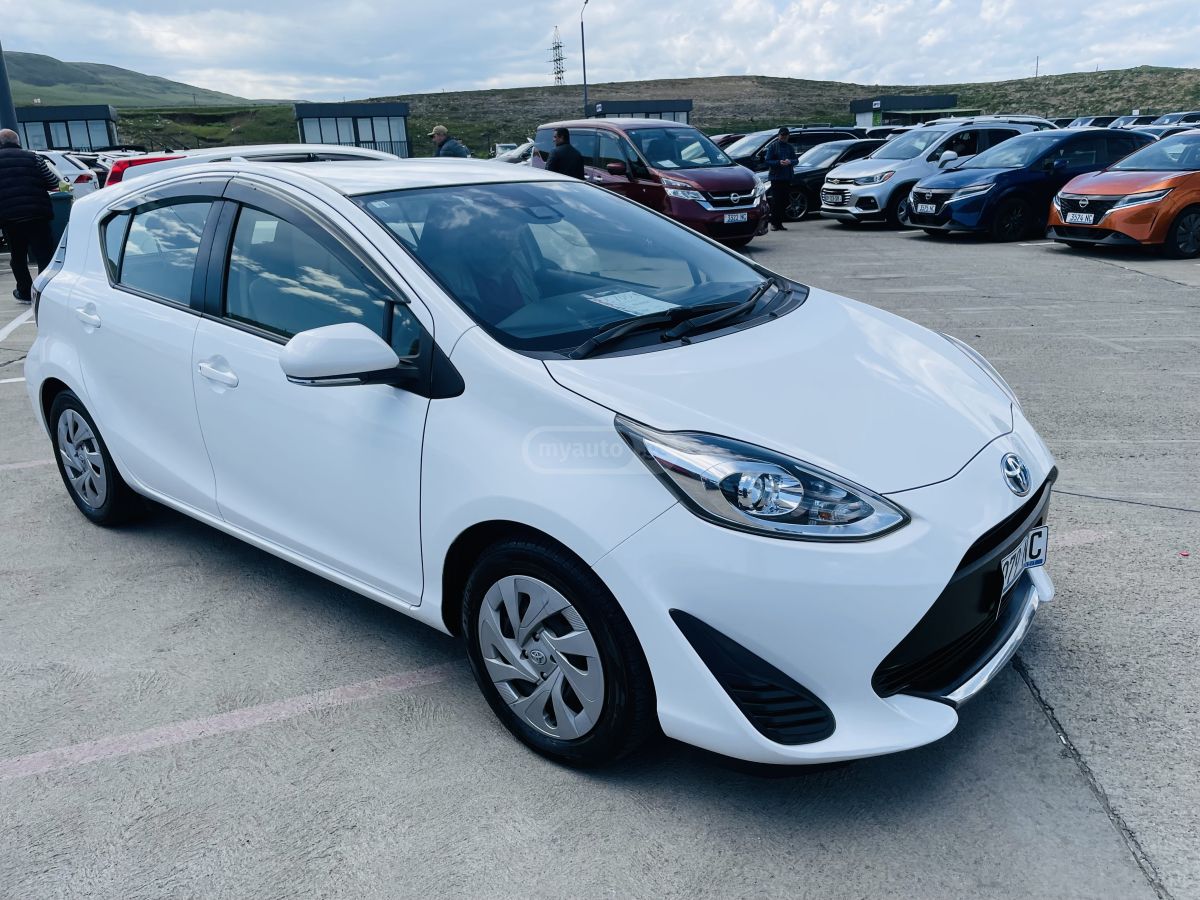 Toyota Aqua - фото 3