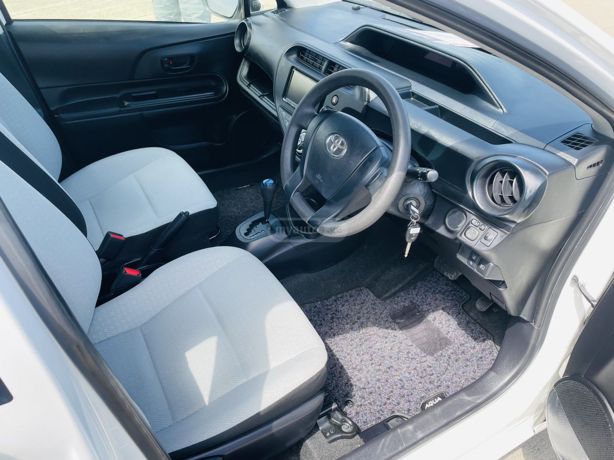 Toyota Aqua - фото 9