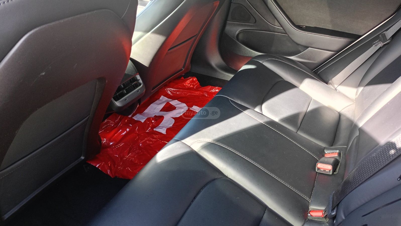 Tesla Model 3 - фото 10