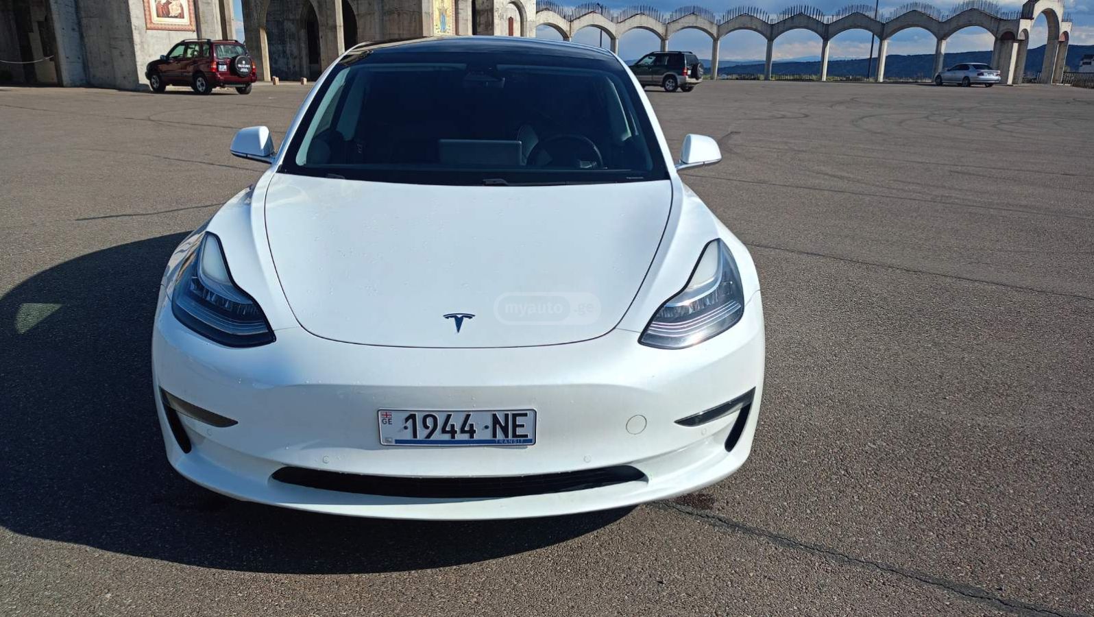 Tesla Model 3 - фото 12