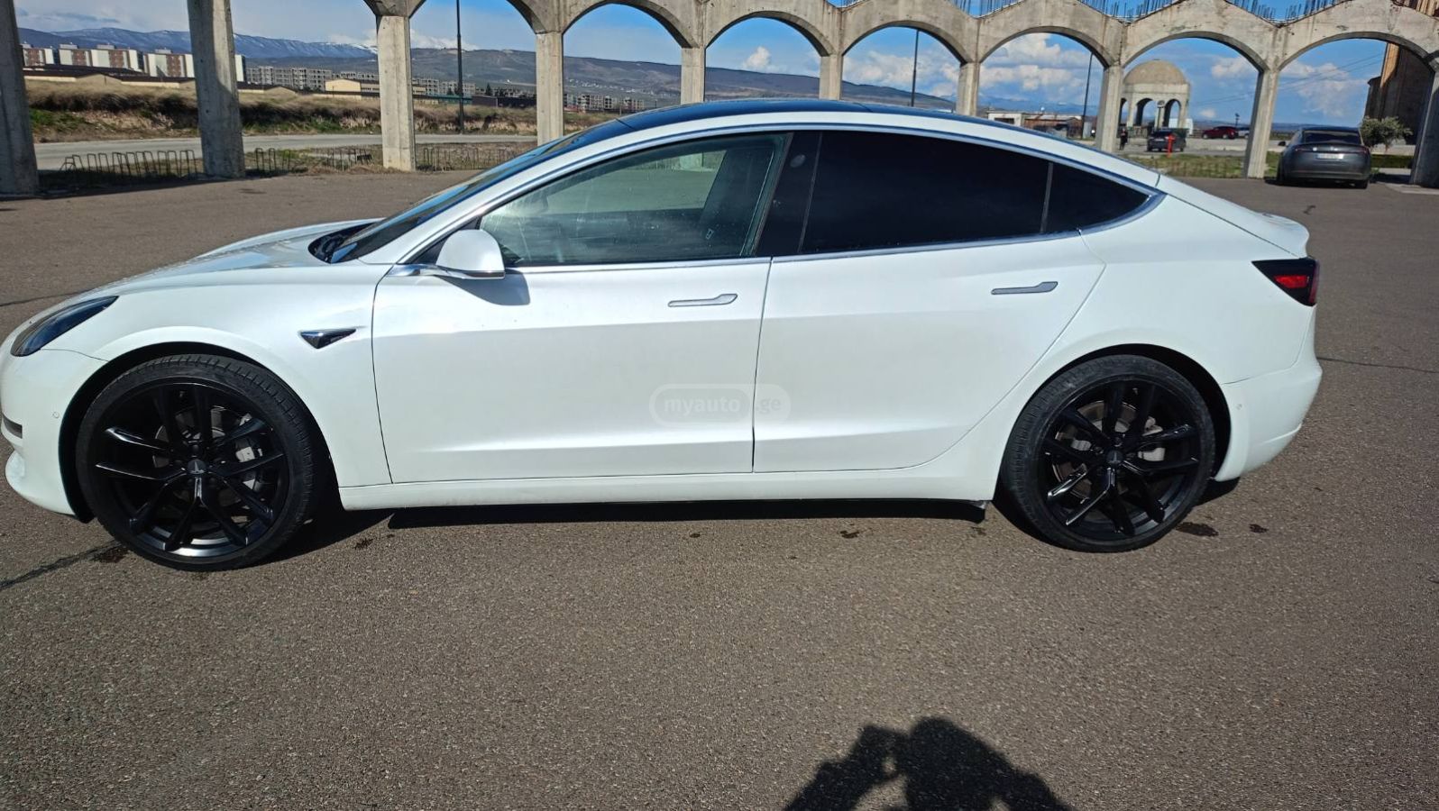 Tesla Model 3 - фото 2