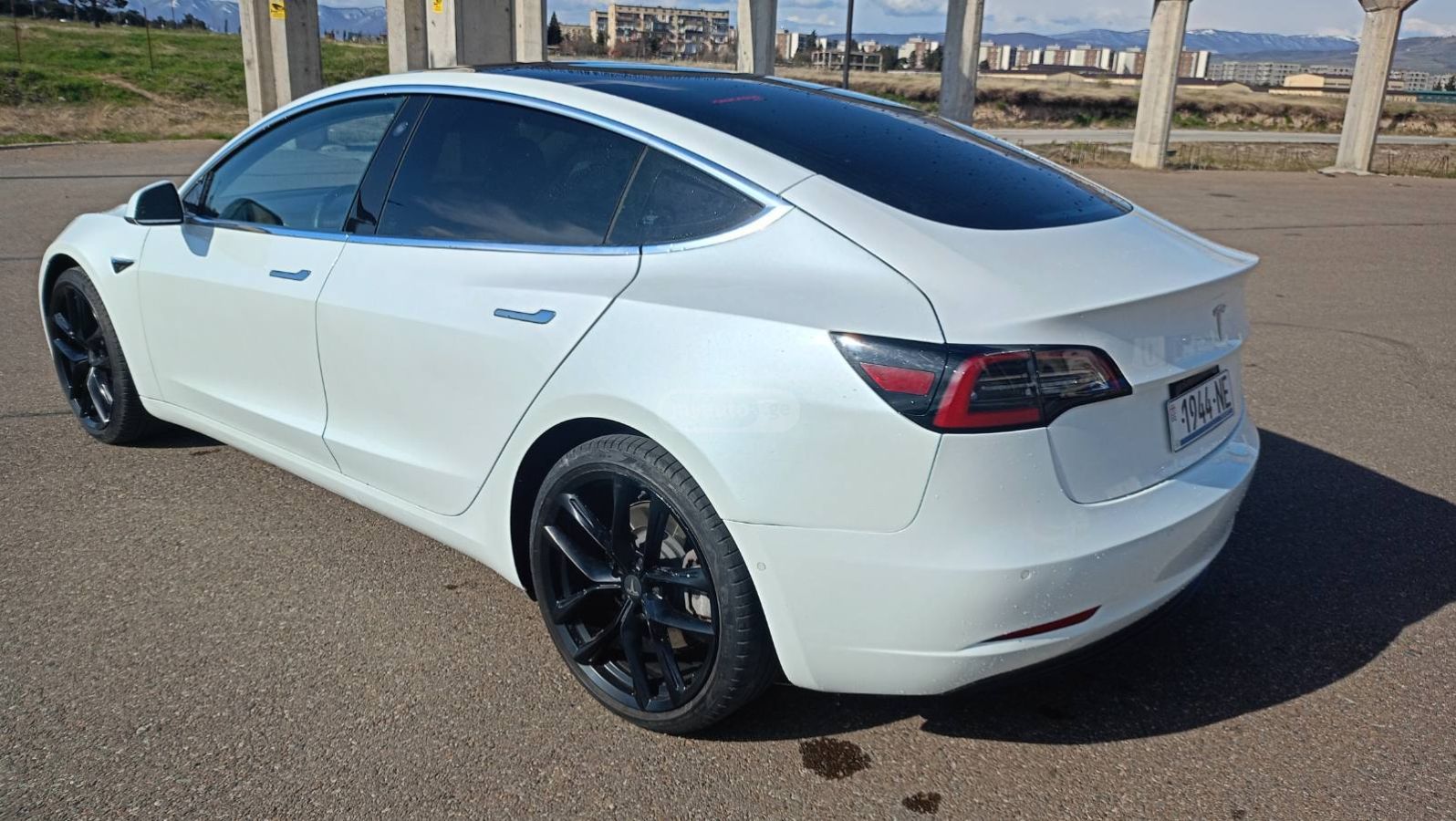 Tesla Model 3 - фото 3