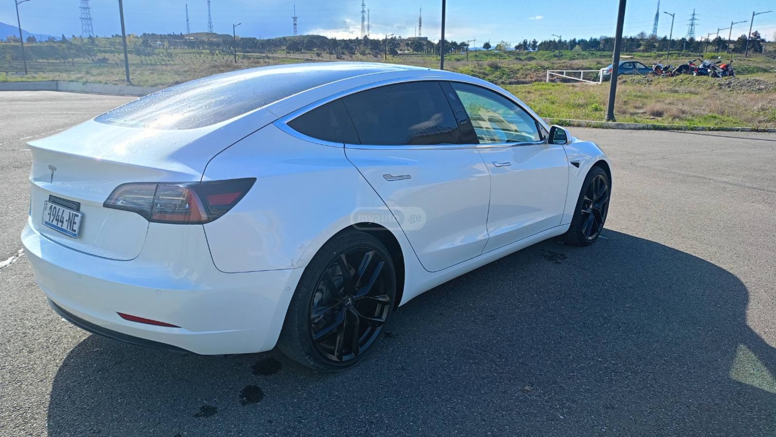 Tesla Model 3 - фото 5