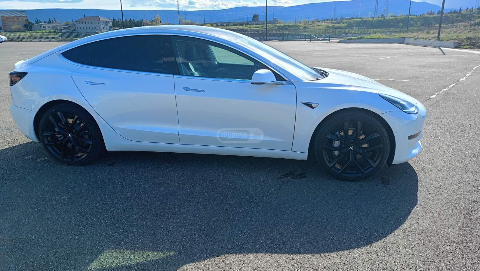 Tesla Model 3 - фото 6