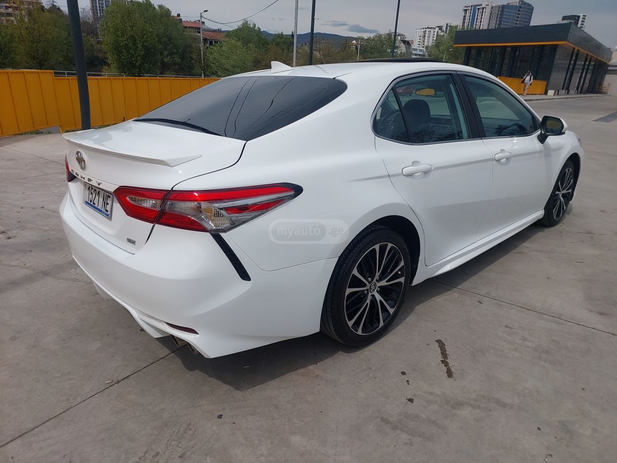 Toyota Camry - фото 7