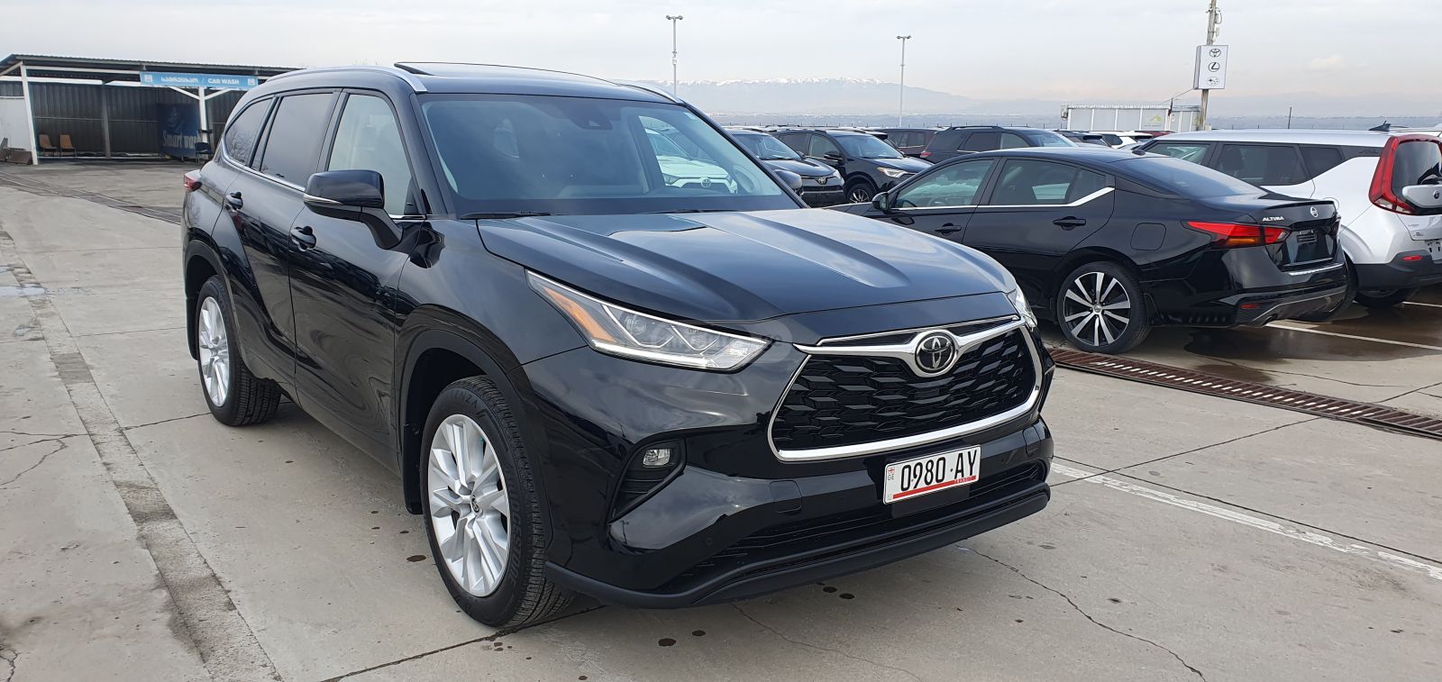 Toyota Highlander - фото 1