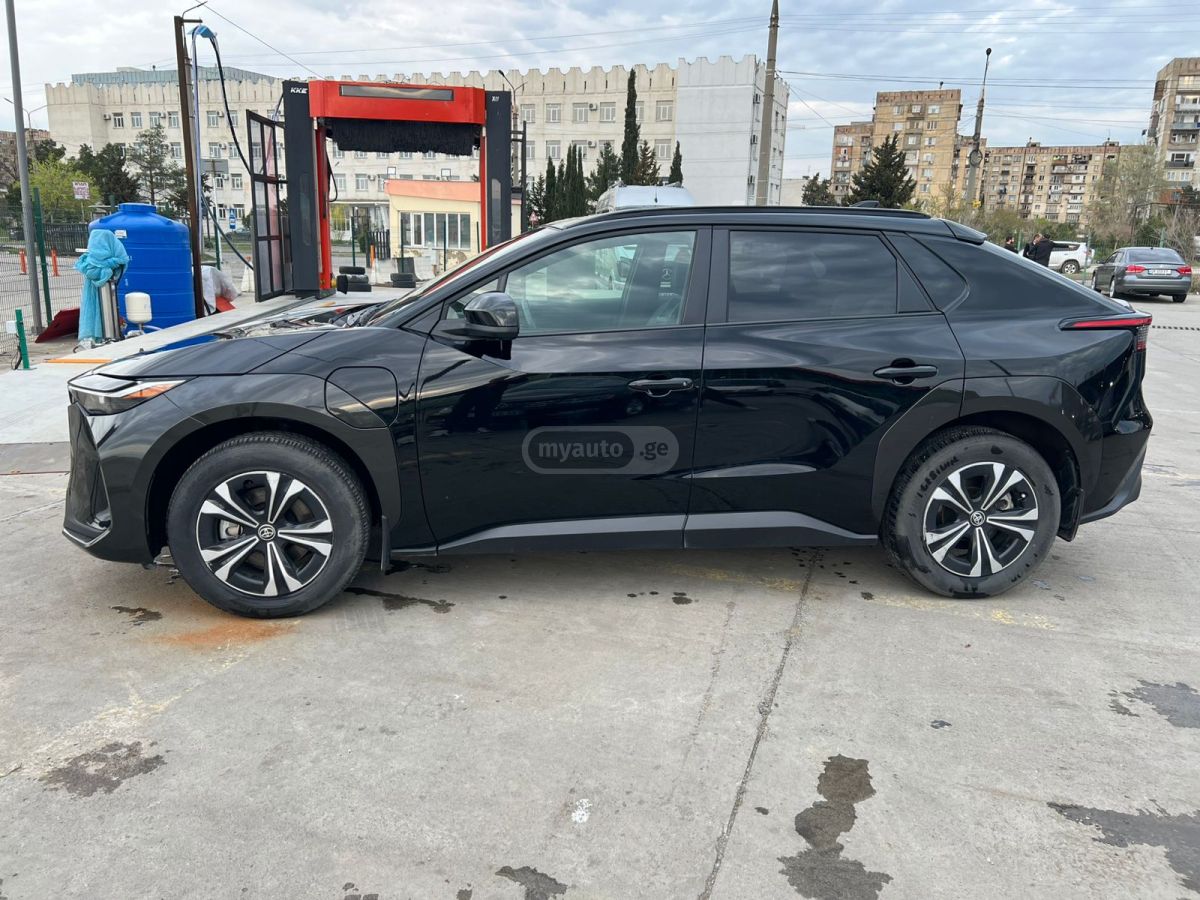 Toyota bZ4X 2024 — миниатюра 2