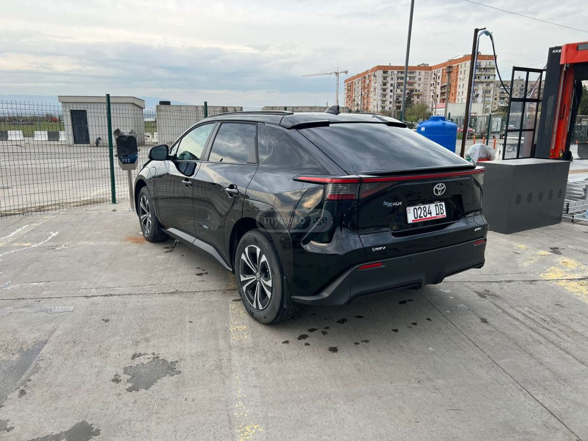 Toyota bZ4X 2024 — миниатюра 3