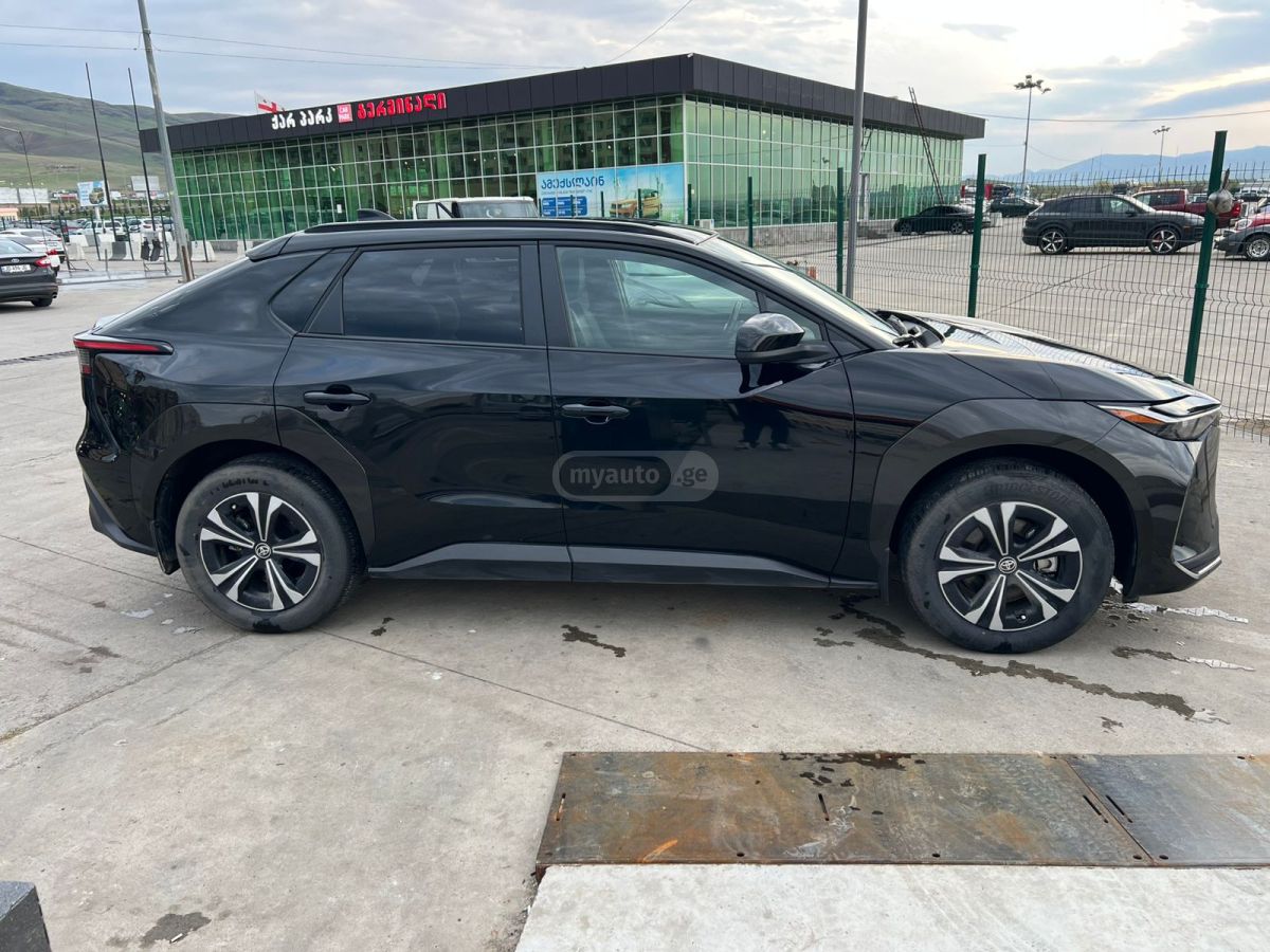 Toyota bZ4X 2024 — миниатюра 6