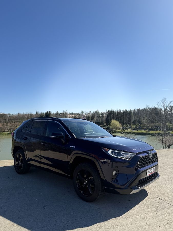 Toyota XSE 4dr All-Wheel Drive CVT — миниатюра 1