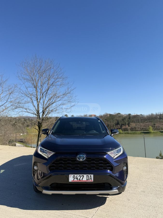 Toyota XSE 4dr All-Wheel Drive CVT — миниатюра 2